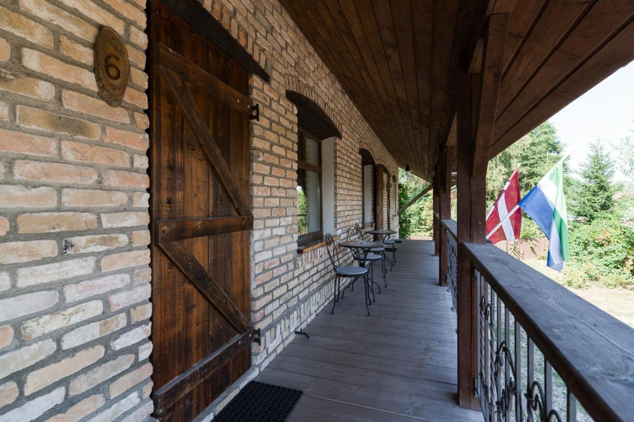 Cerpas Hotel Medemciems Kültér fotó